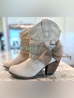 Not Rated Brand Beige Boots with Embroidered Green Accents "NEW"